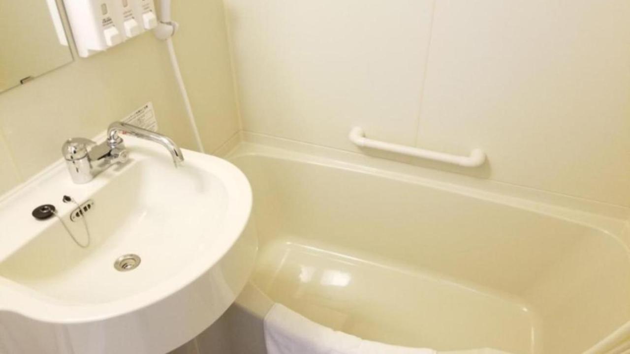 Toyoko Inn Ebina Eki Higashi Guchi Екстериор снимка