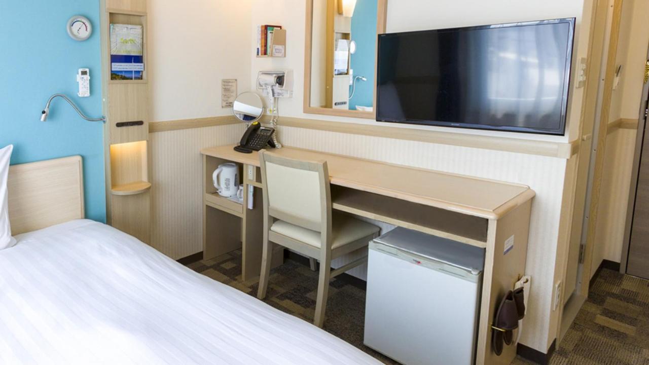 Toyoko Inn Ebina Eki Higashi Guchi Екстериор снимка